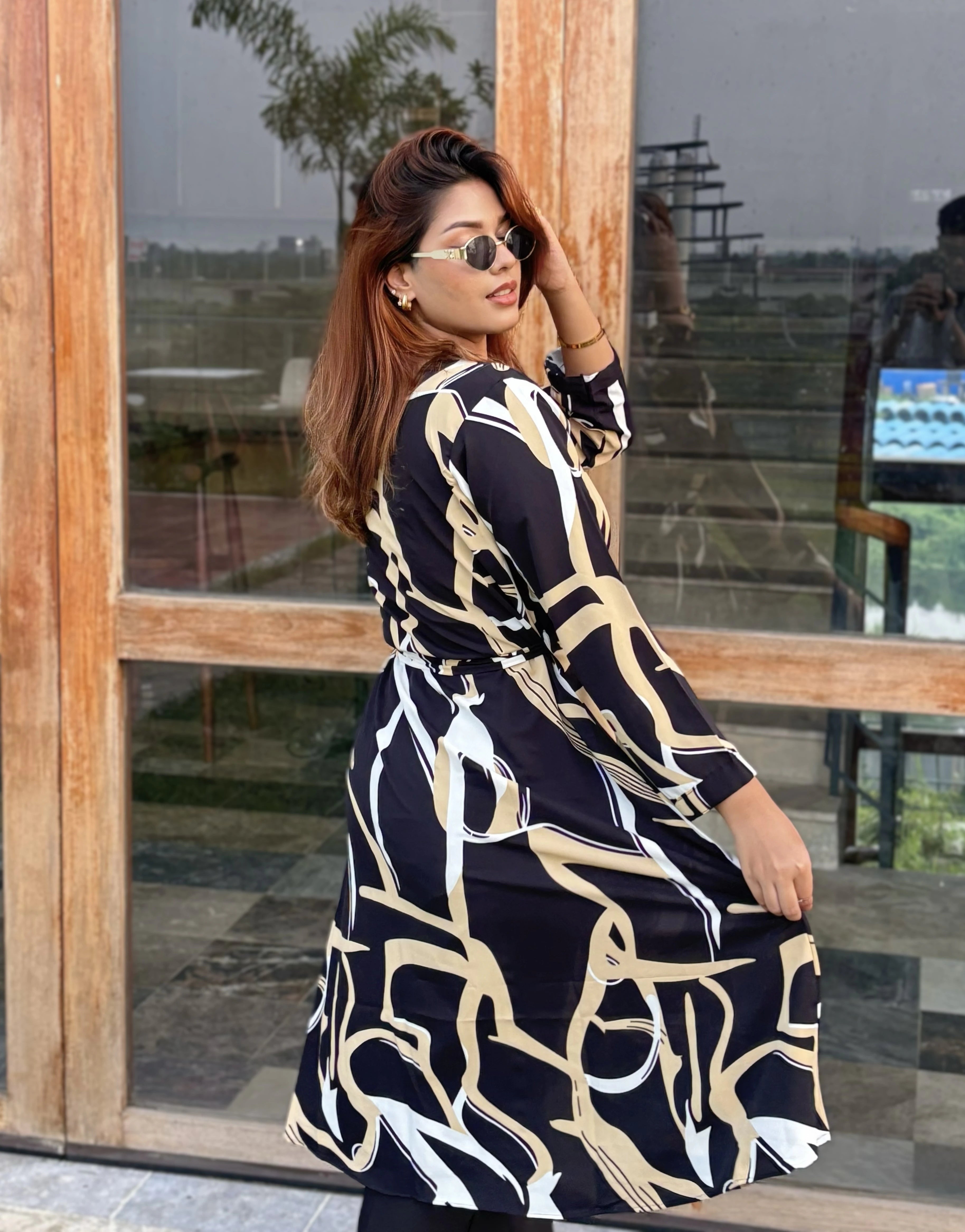 Earthline Black Printed Long Shrug – Premium Abstract Statement Layer for Women that can be used for Vacation days,Office busy days or Uni Fits in BD. Long Shrug that Defines your beauty. Trendy Buzz.