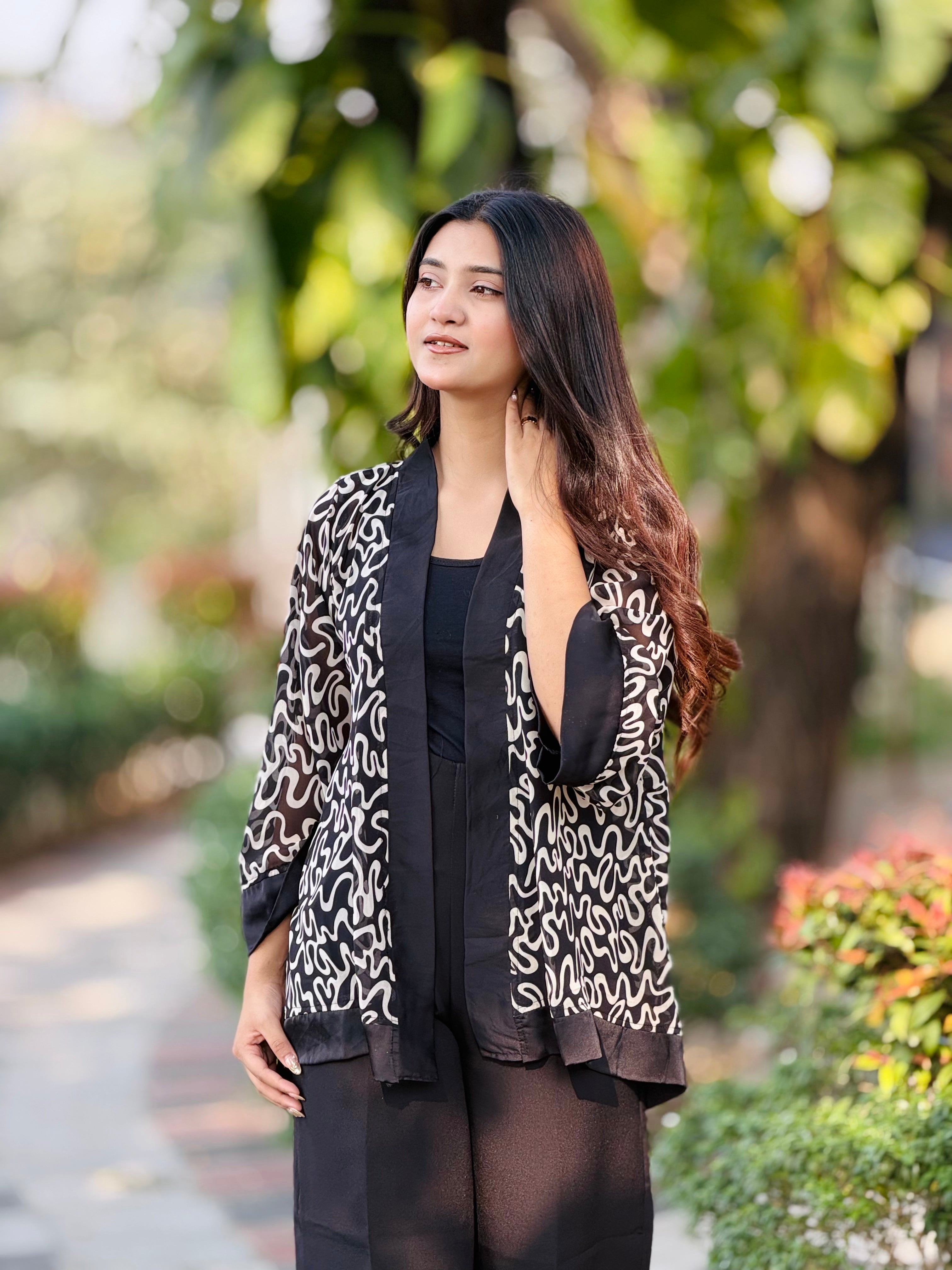 Ladies Short Kimono – Trendy Summer Wrap || Black Beige Abstract Print