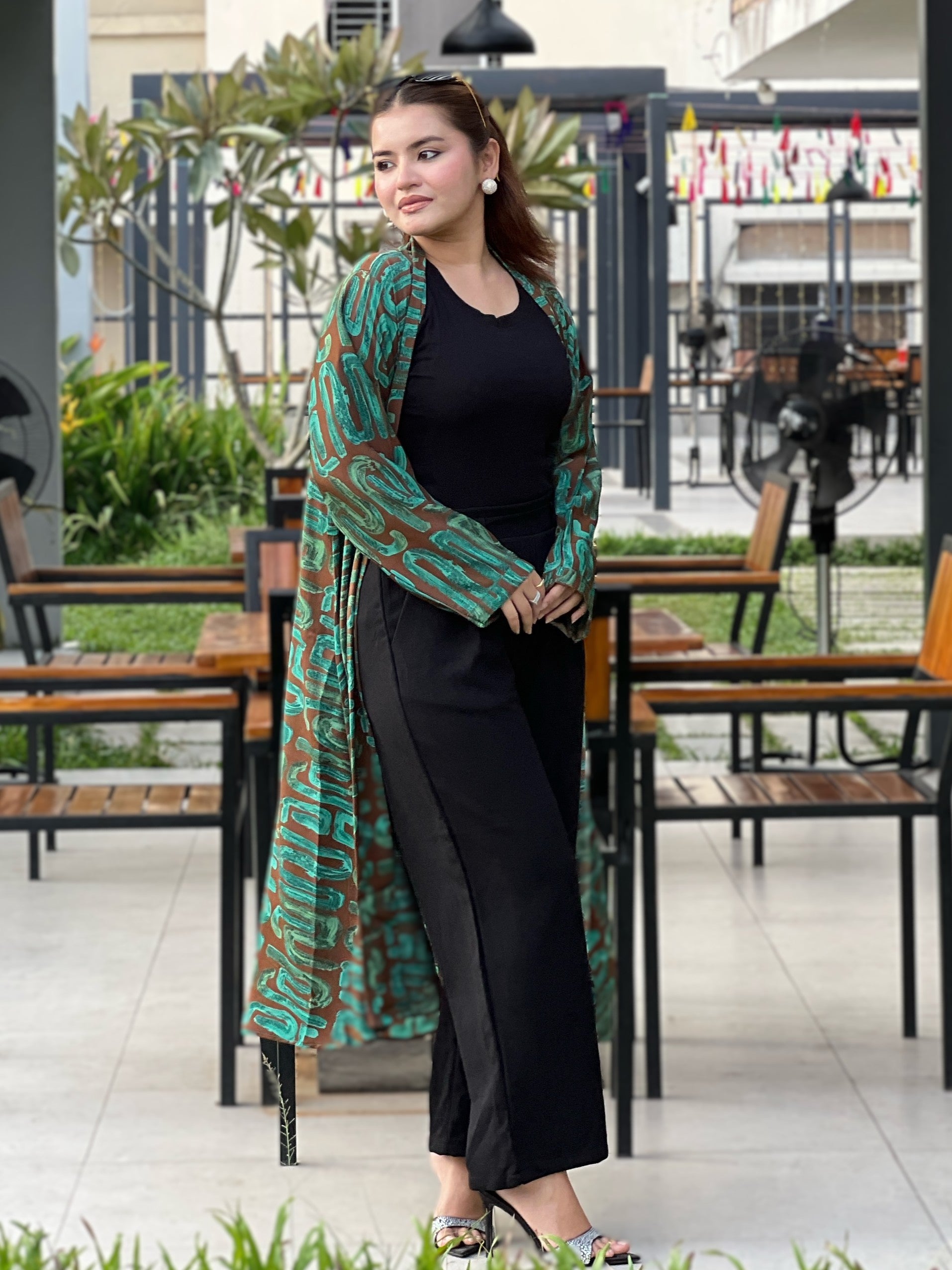ladies premium long shrug from trendy buzz paired with wide leg formal pant &  round neck t-shirt. Full fit From trendy buzz.