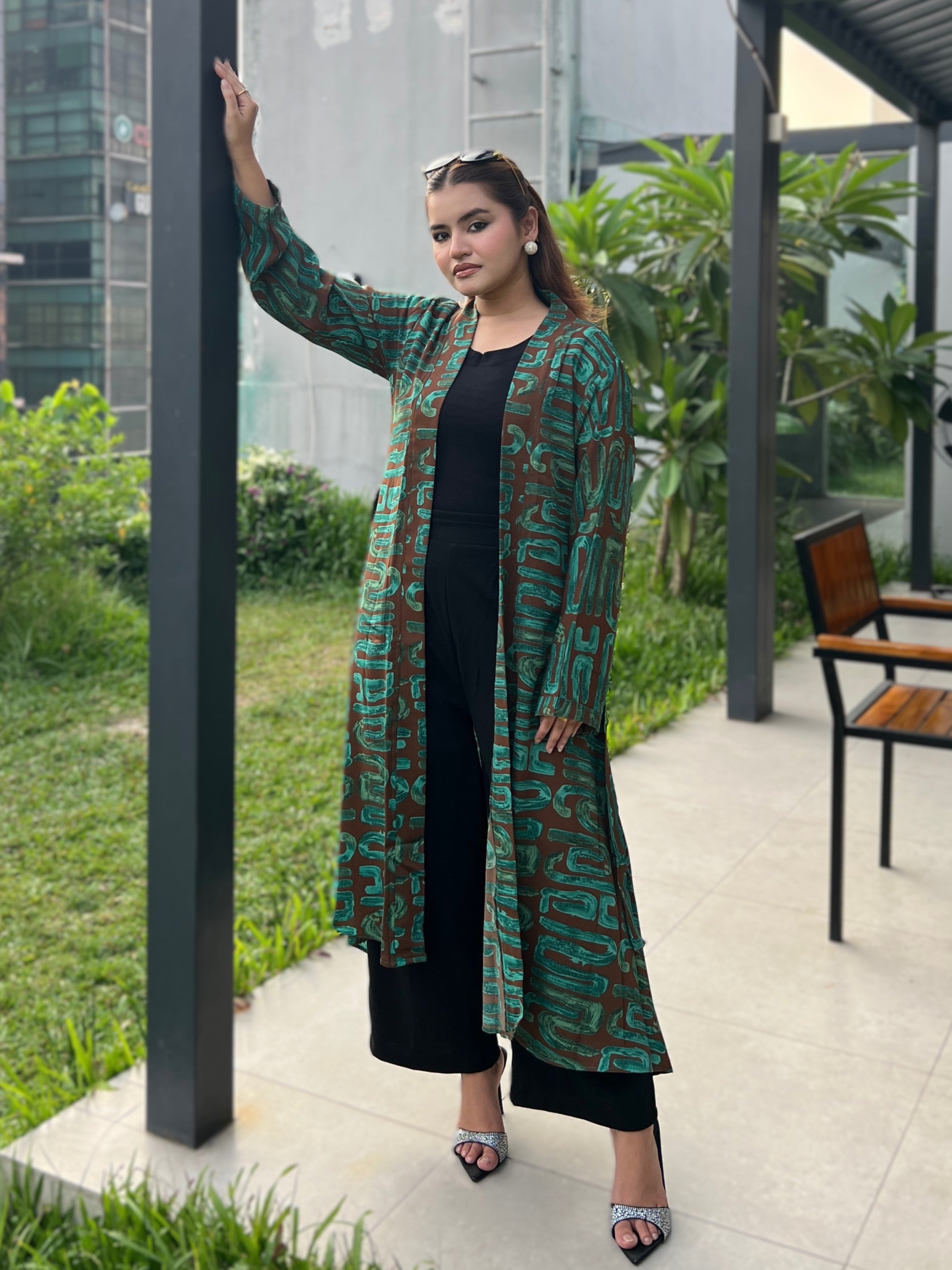 ladies premium long shrug from trendy buzz paired with wide leg formal pant &  round neck t-shirt. Full fit From trendy buzz.