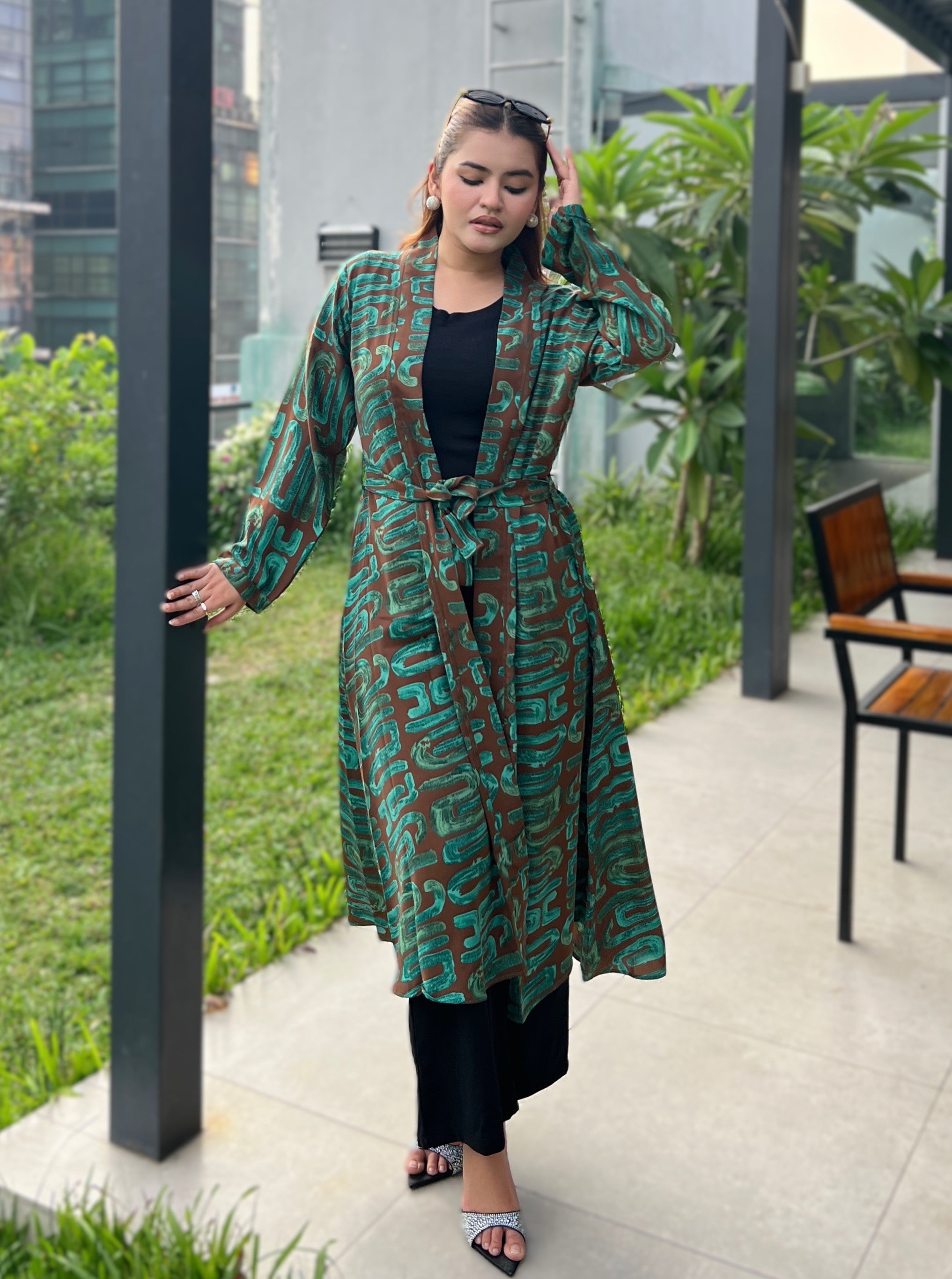 ladies premium long shrug from trendy buzz paired with wide leg formal pant &  round neck t-shirt. Full fit From trendy buzz.