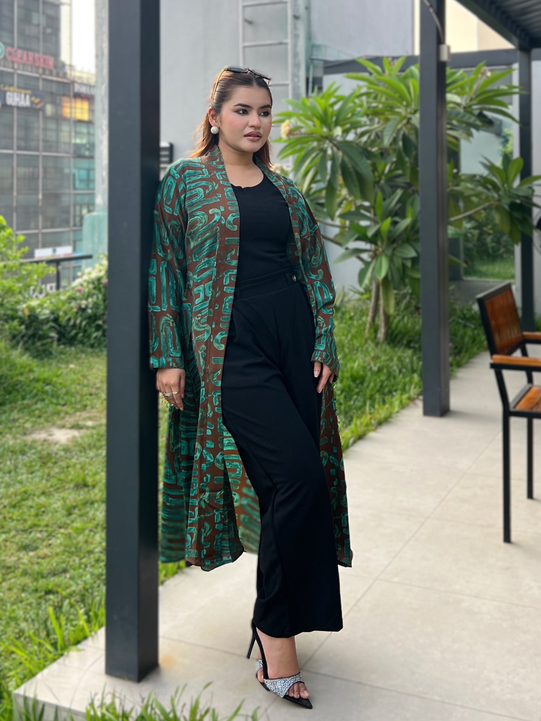 ladies premium long shrug from trendy buzz paired with wide leg formal pant &  round neck t-shirt. Full fit From trendy buzz.
