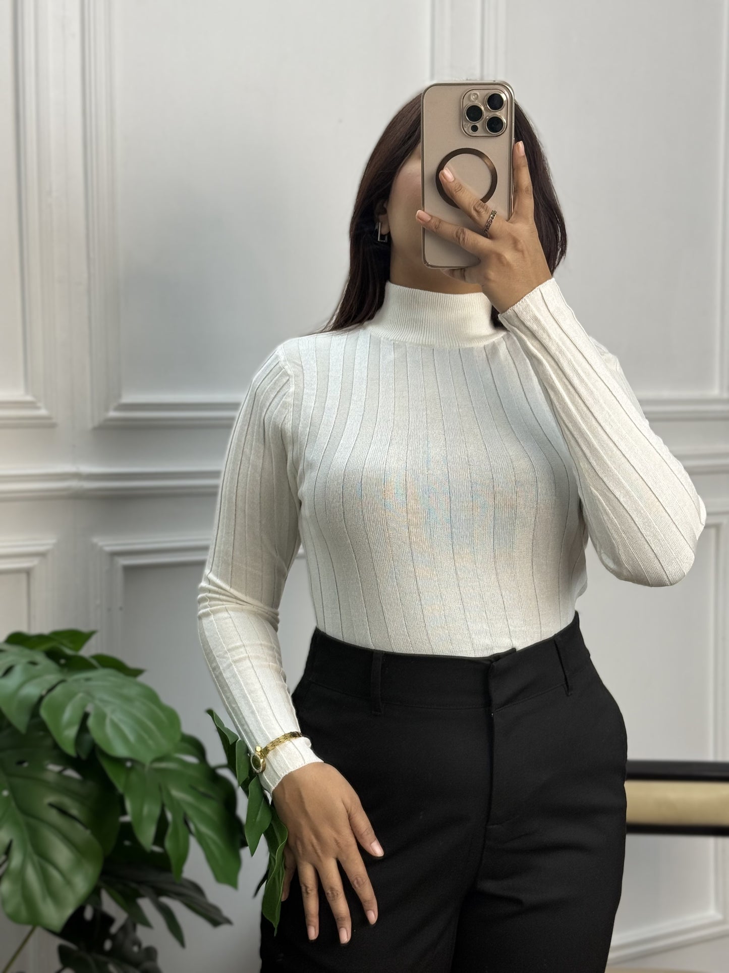 Winter Essential Crop Mock Neck Top – Full Sleeve Body-Warmer Style | White