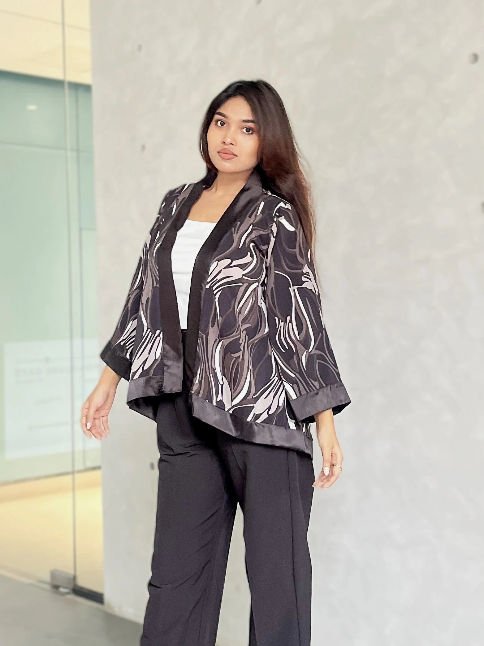 Black Marble Print Short Kimono – Chic Outer Layer for Women | TrendyBuzz