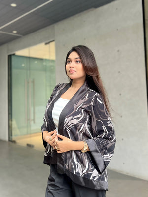 Black Marble Print Short Kimono – Chic Outer Layer for Women | TrendyBuzz