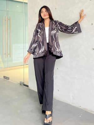 Black Marble Print Short Kimono – Chic Outer Layer for Women | TrendyBuzz