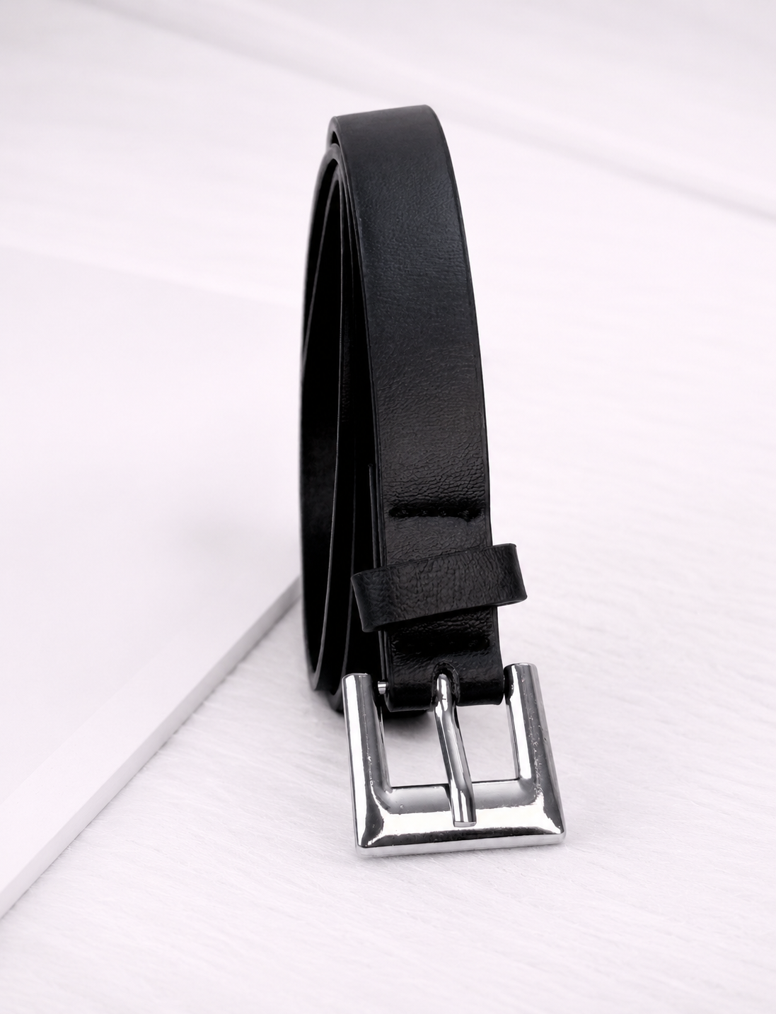 Black square buckle belt for women by Trendy Buzz