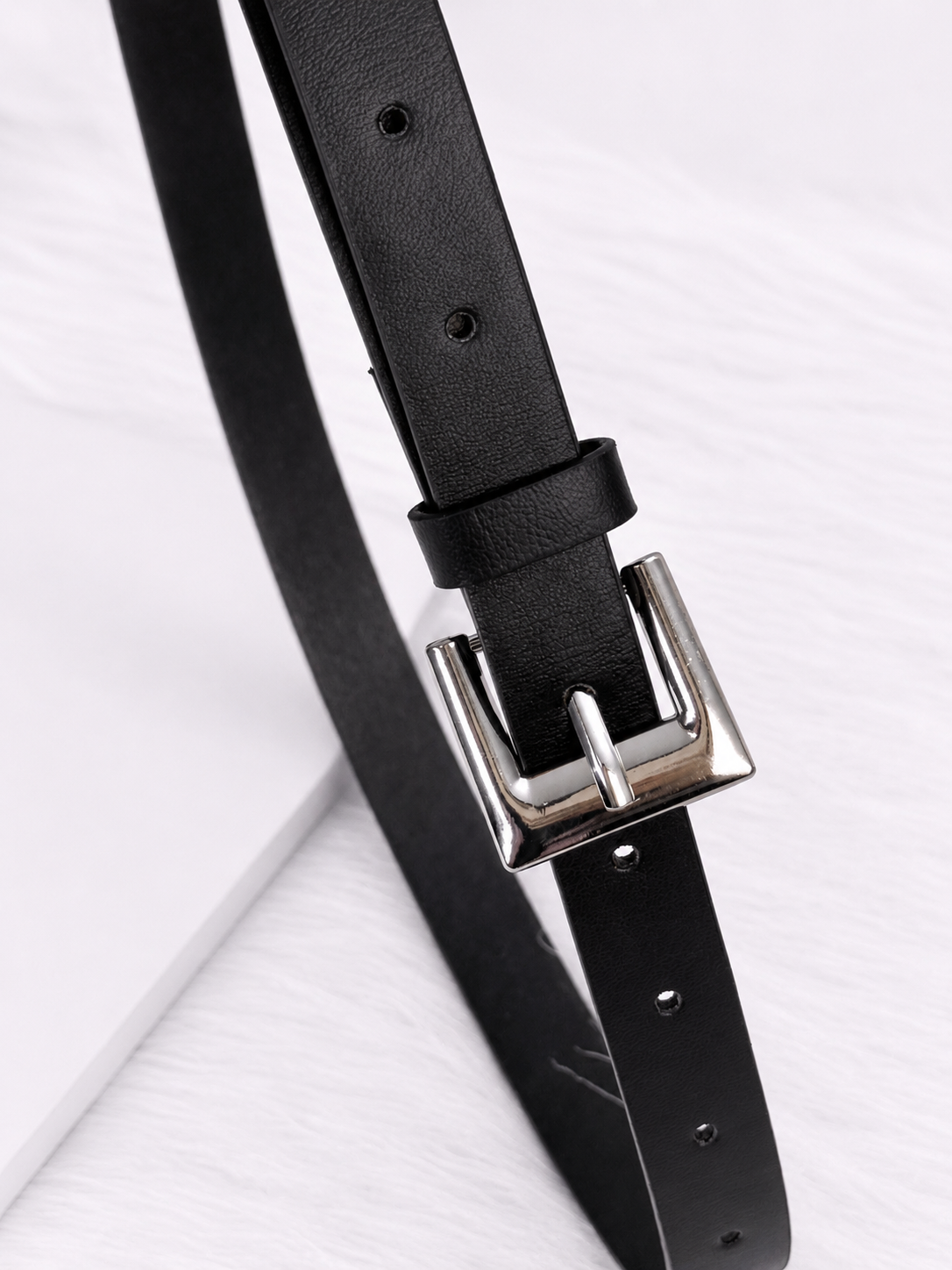 Black square buckle belt for women by Trendy Buzz