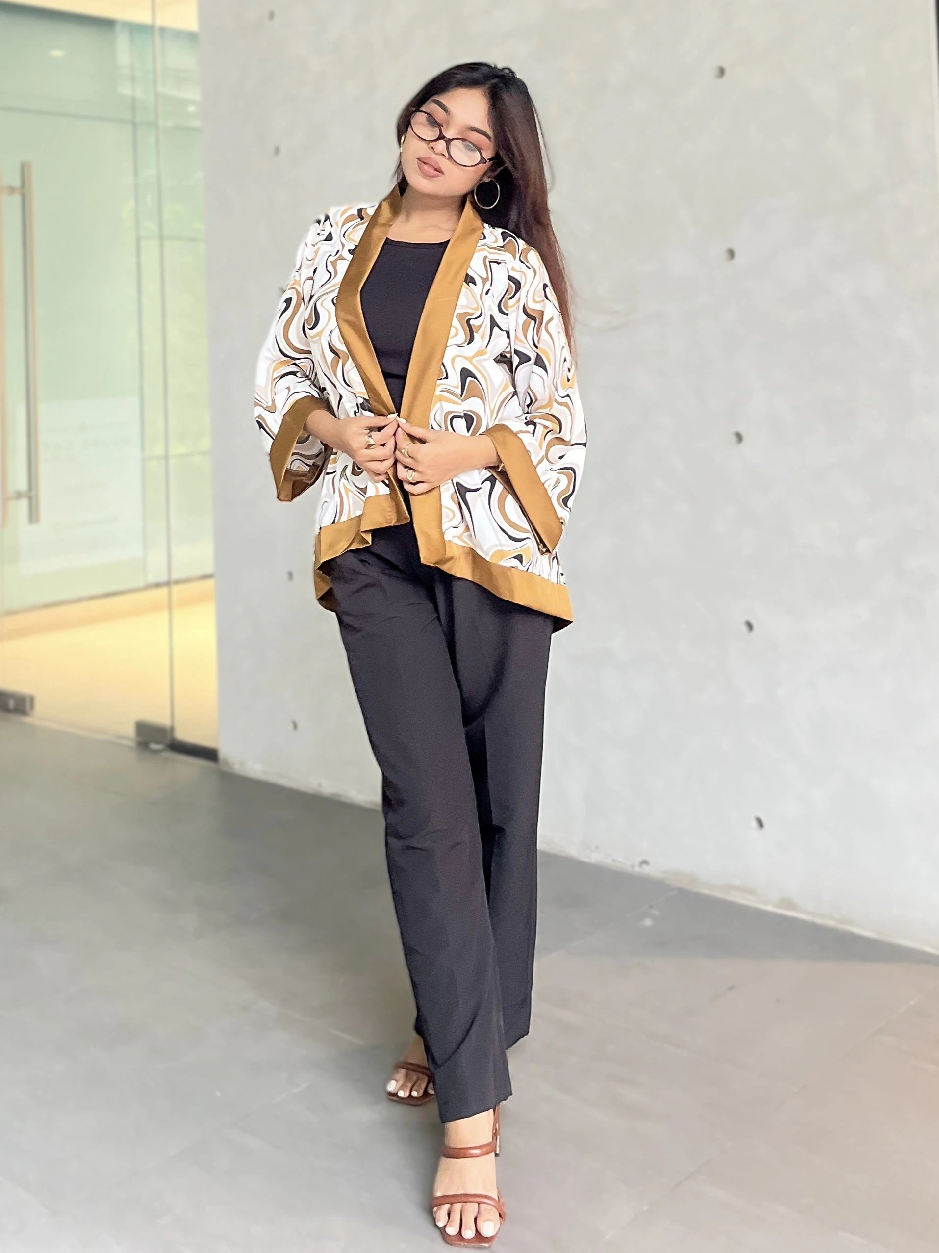 Vanilla Flow Short Kimono – Chic Outer Layer for Women | TrendyBuzz