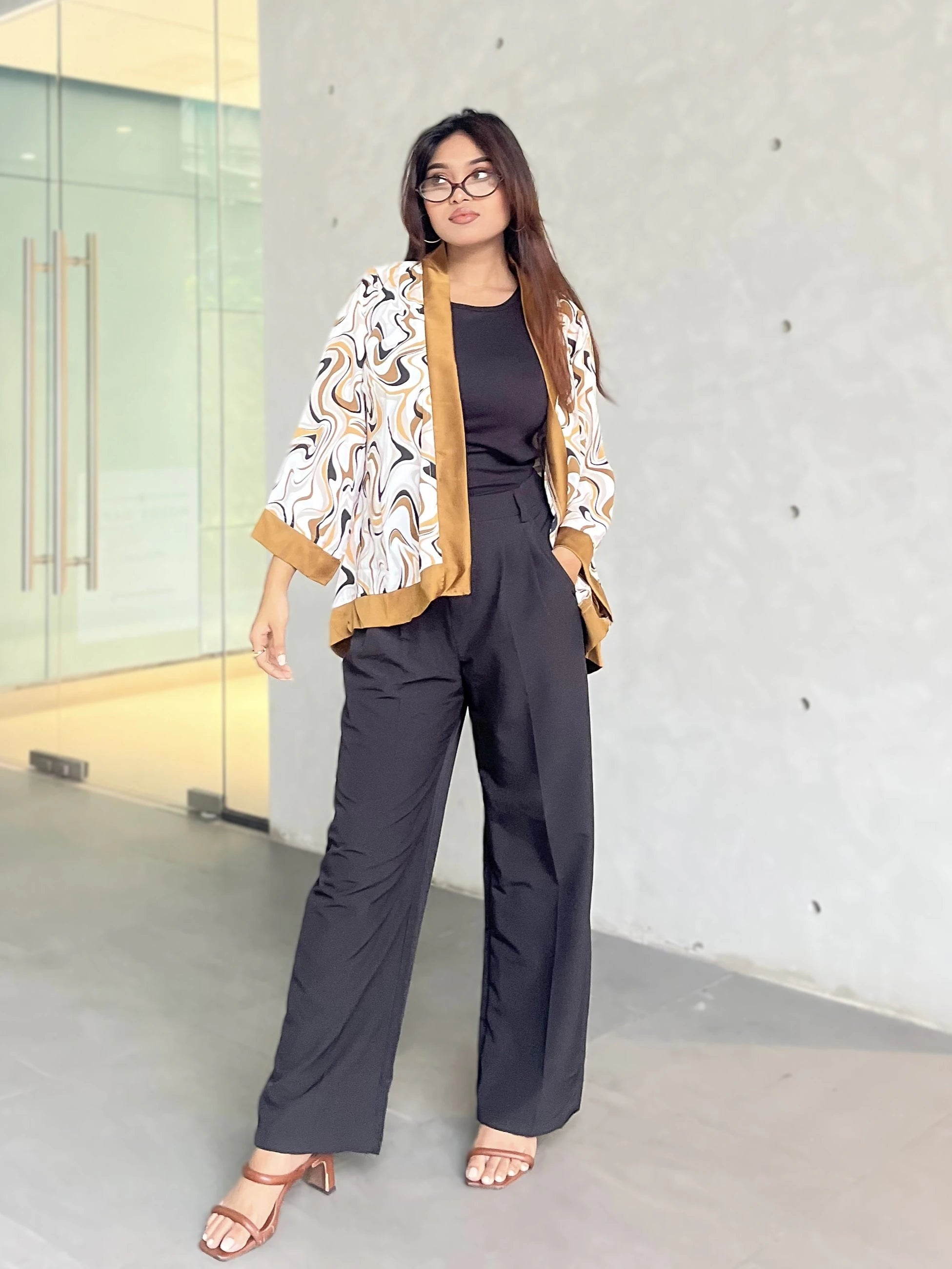 Vanilla Flow Short Kimono – Chic Outer Layer for Women | TrendyBuzz